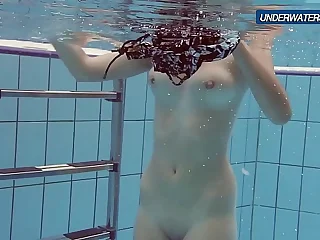 Amateur Lastova continues say no to swim